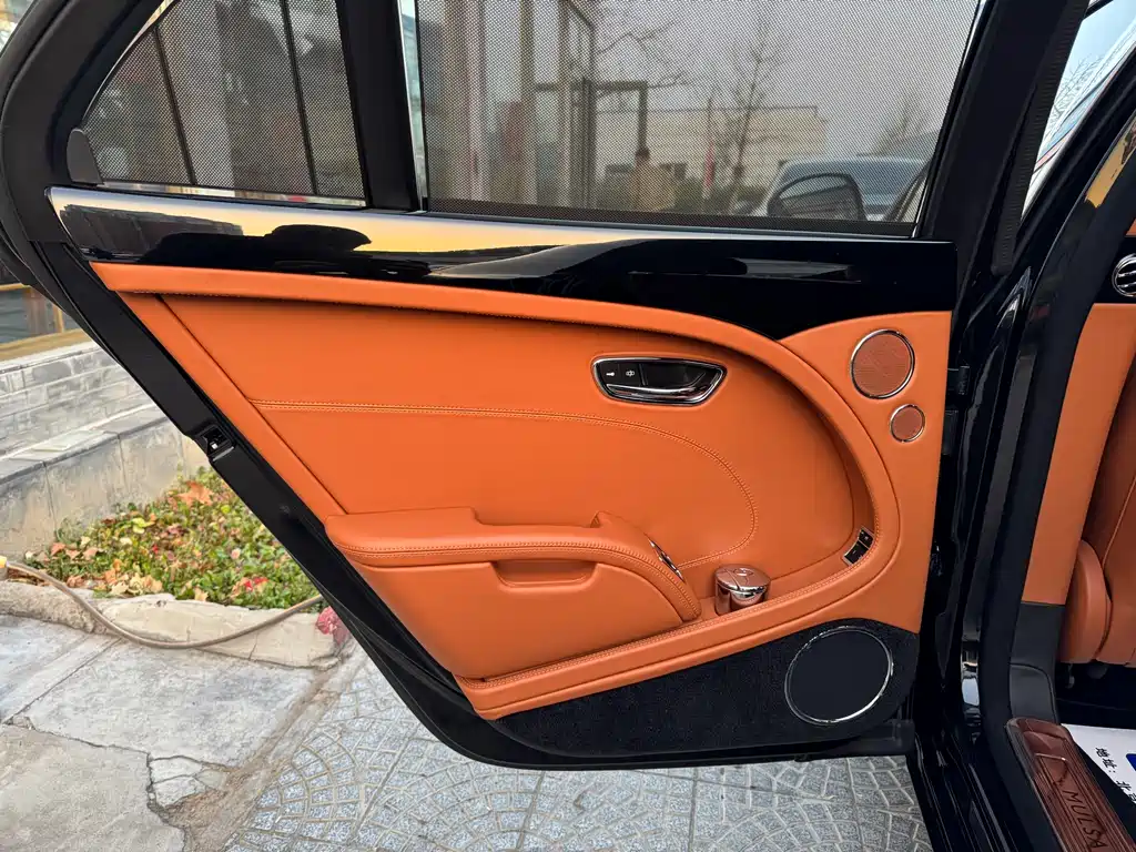 Bentley Mulsanne 6.8T Luxury Edition, фото 11