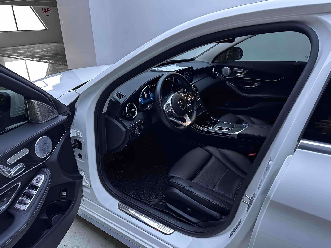 Mercedes-Benz C-Class 1.5 л 2021 г. Белый, пробег 43000 км