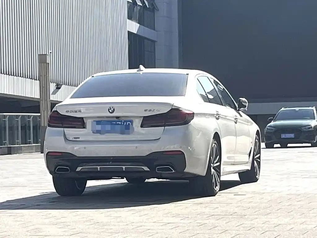 BMW 5 Series — миниатюра 9