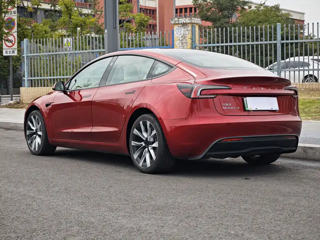 Tesla Model 3 — миниатюра 16