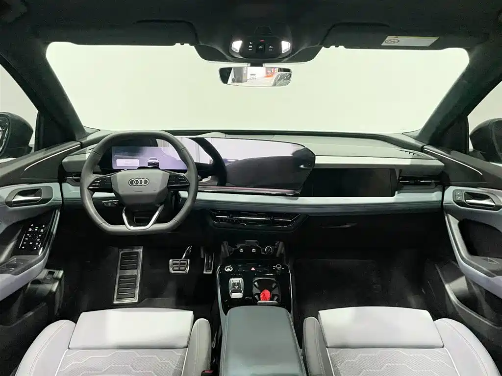 AUDI Q6L E TRON
