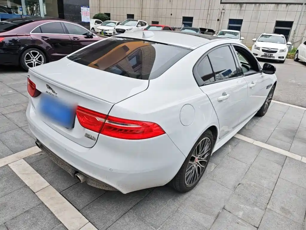 Jaguar XE — миниатюра 7
