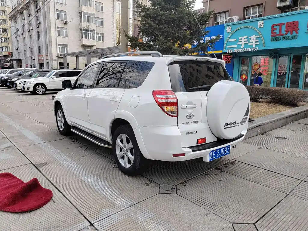 Toyota RAV4 — миниатюра 4