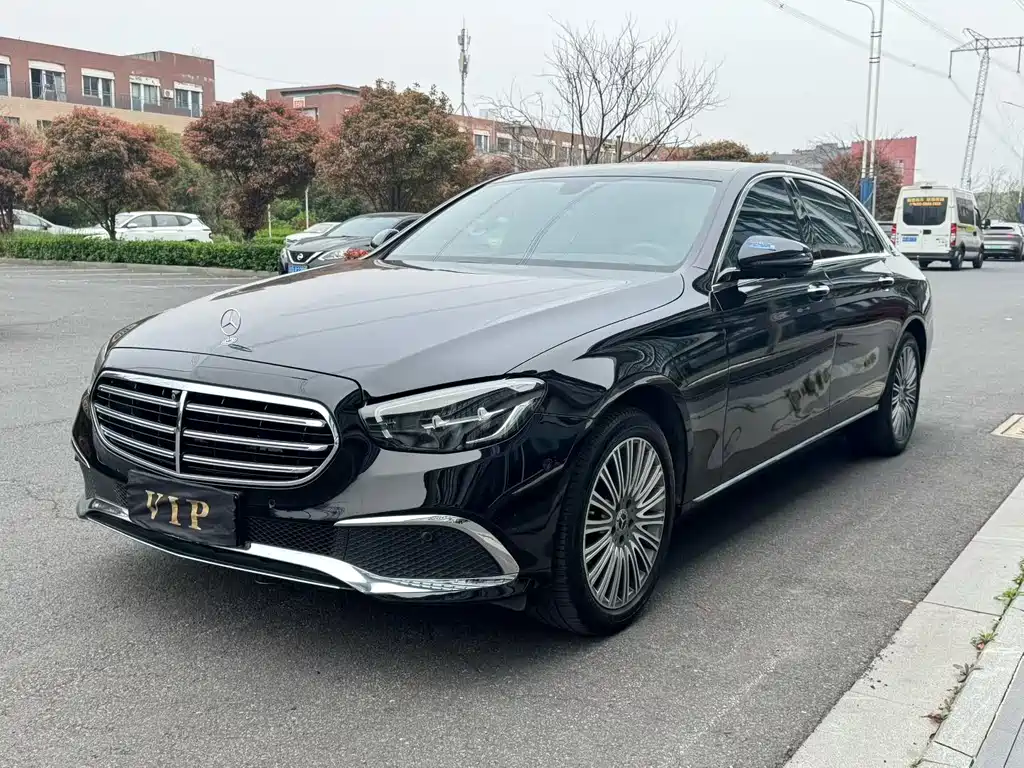 Mercedes-Benz E-Class — миниатюра 2