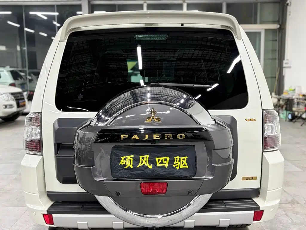 Mitsubishi Pajero (Import) — миниатюра 4