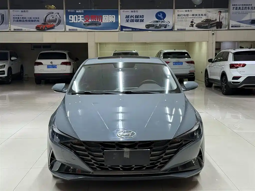 HYUNDAI ELANTRA