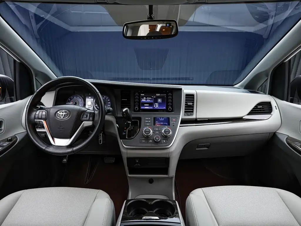 Toyota Sienna — миниатюра 7