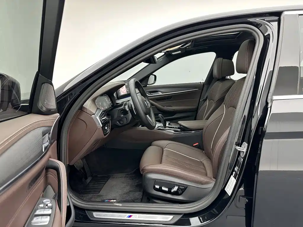 BMW 5 Series — миниатюра 17