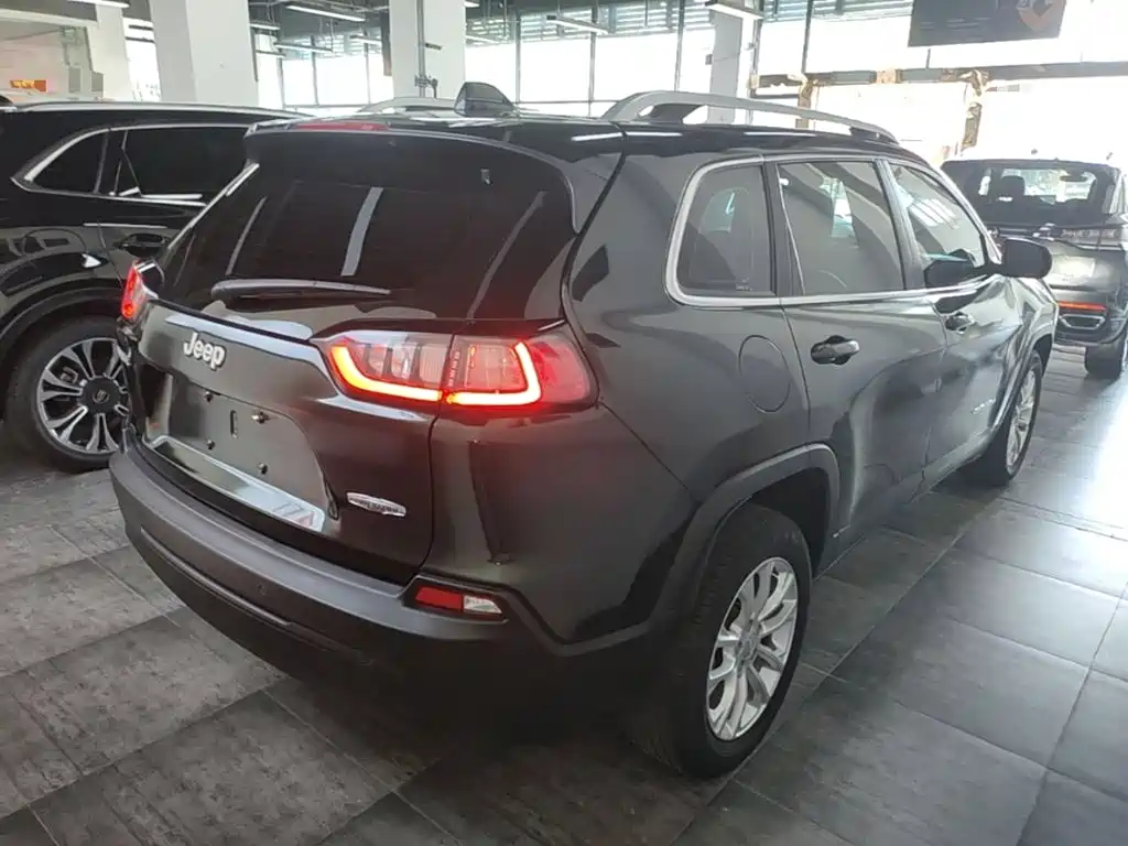 Jeep Cherokee — миниатюра 7