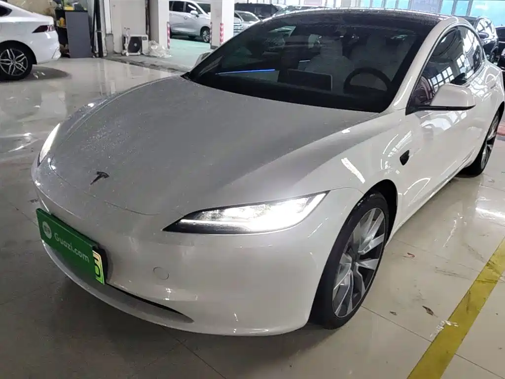 Tesla Model 3 2025