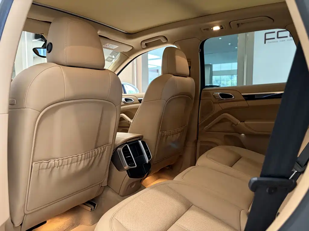 Porsche Cayenne — миниатюра 16