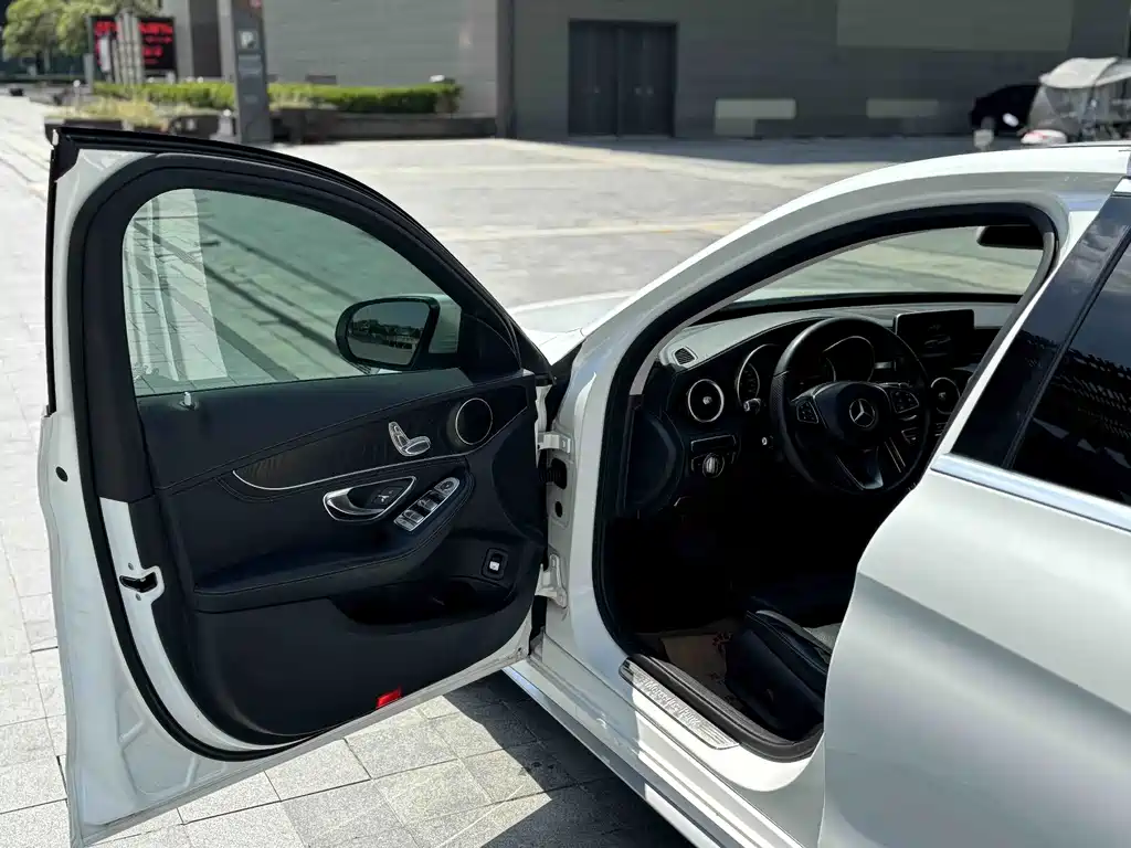 Mercedes-Benz C-Class — миниатюра 13