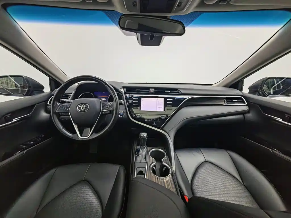 Toyota Camry 2018 2.0G Luxury