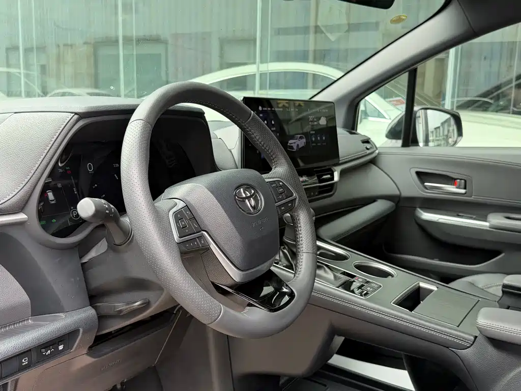 Toyota Sienna — миниатюра 15