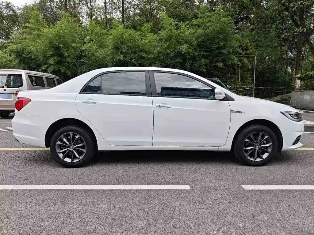 BYD Qin — миниатюра 13