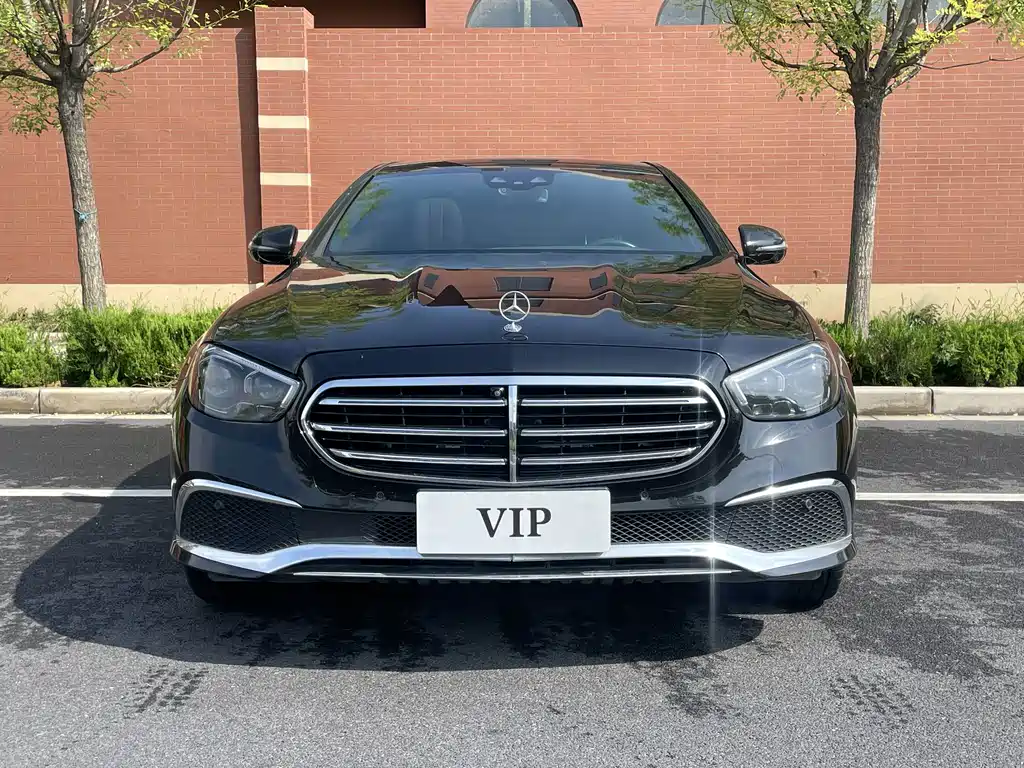 Mercedes-Benz E-Class — миниатюра 2