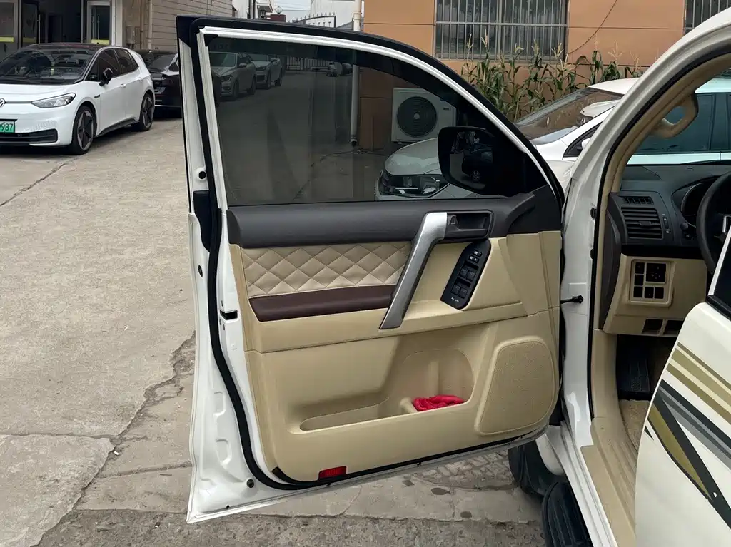 Toyota Prado (Import) — миниатюра 8