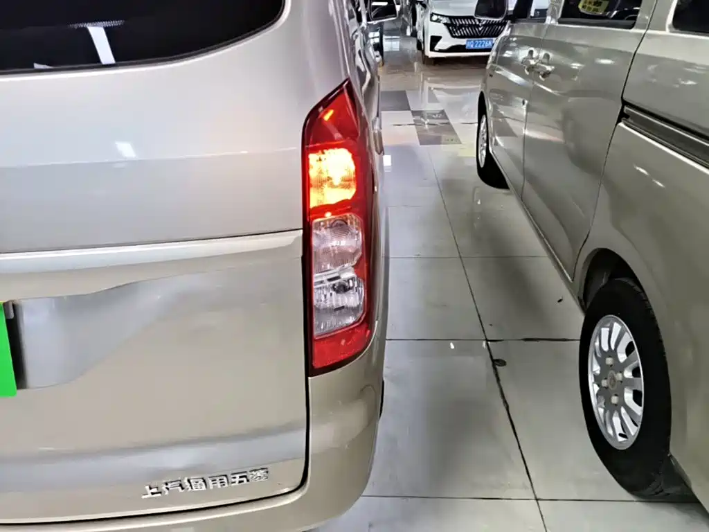 Wuling Hongguang V — миниатюра 8