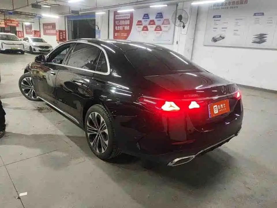 Mercedes-Benz E-Class — миниатюра 8
