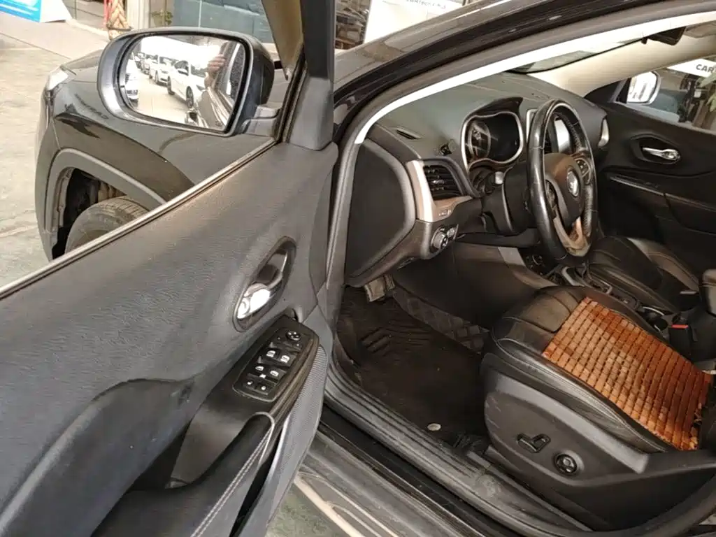 Jeep Cherokee — миниатюра 16