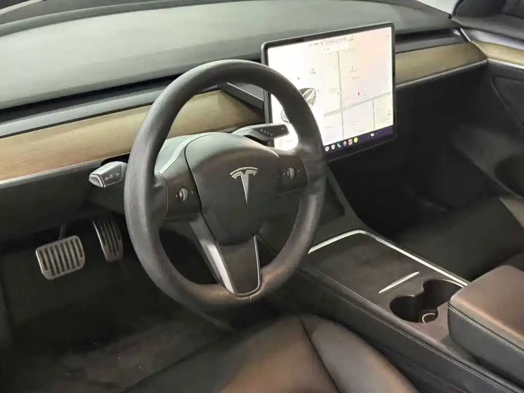 Tesla Model 3 — миниатюра 4
