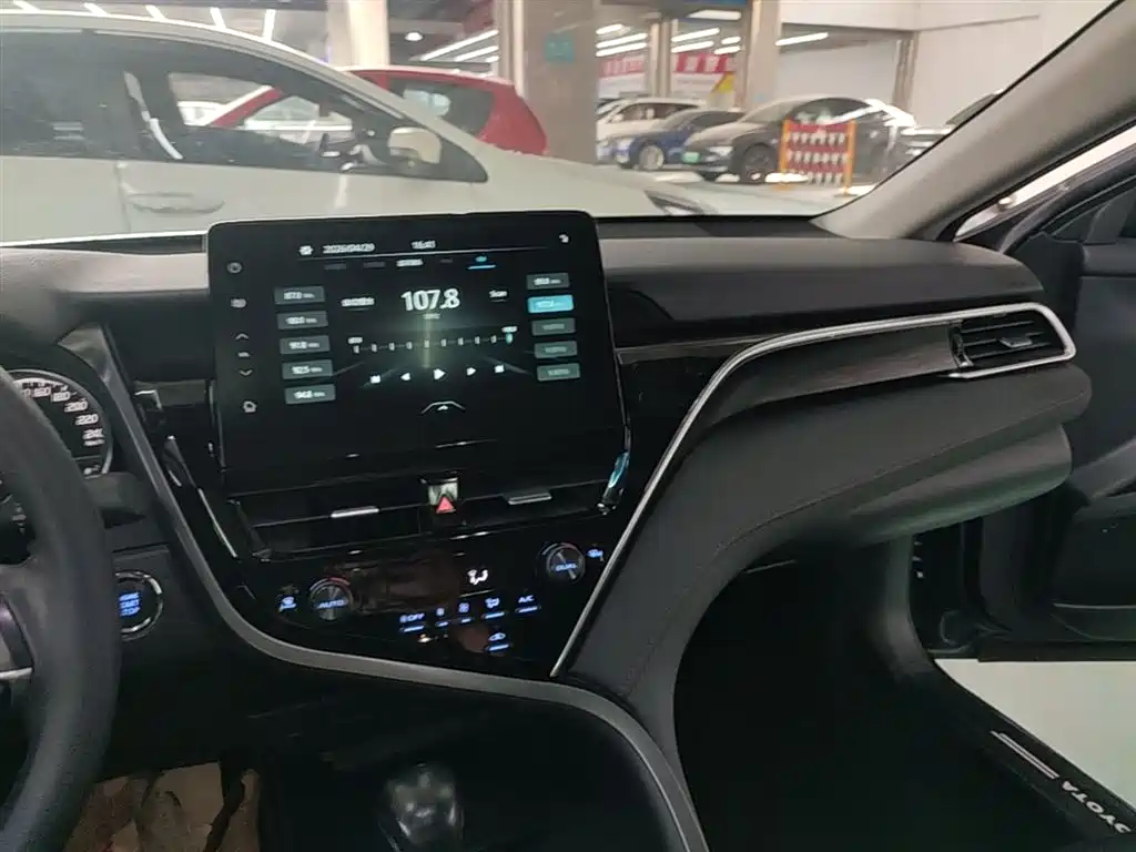 Toyota Camry 2021 2.0G Luxury