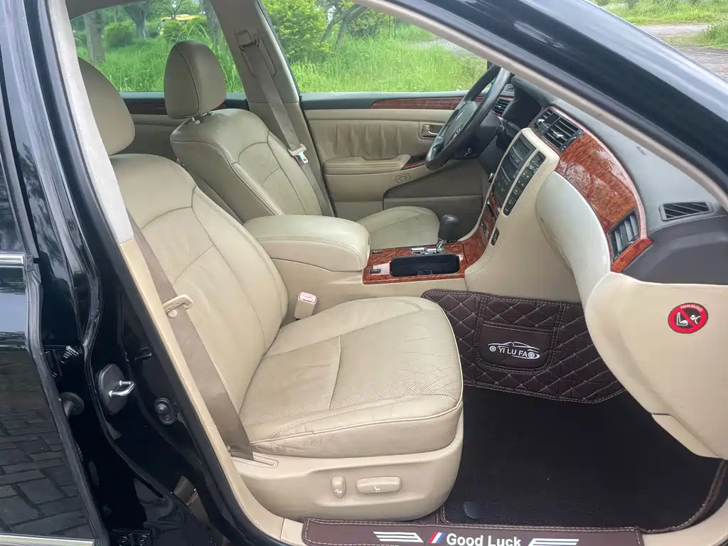 Toyota Crown — миниатюра 15