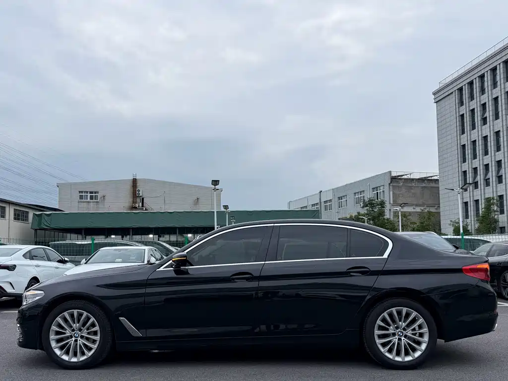 BMW 5 Series — миниатюра 14
