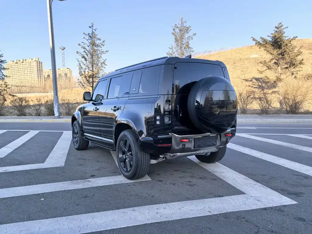 LAND ROVER DEFENDER