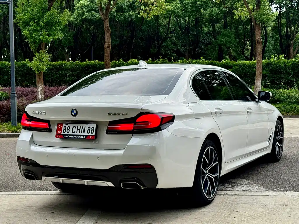 BMW 5 Series — миниатюра 10