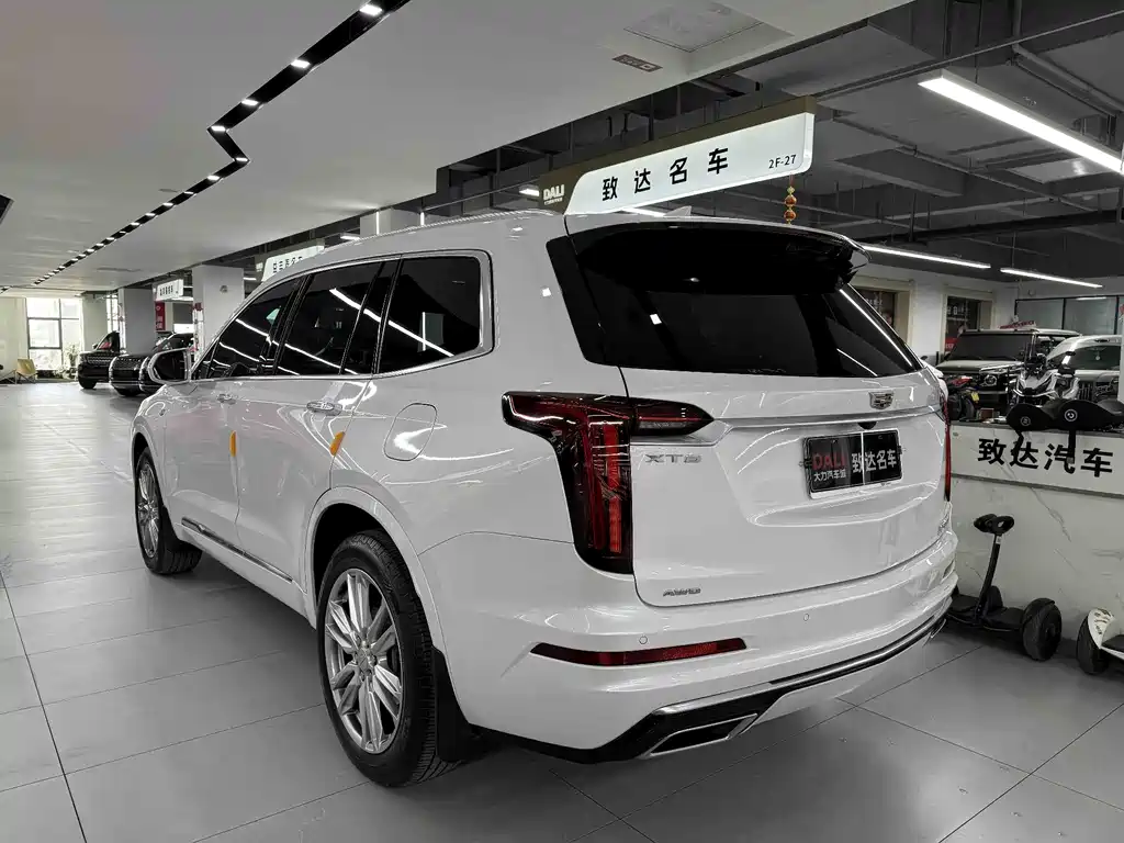 CADILLAC XT6