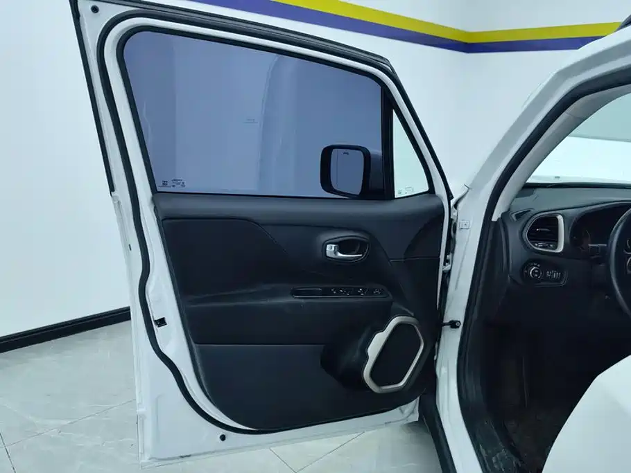 Jeep Renegade — миниатюра 7