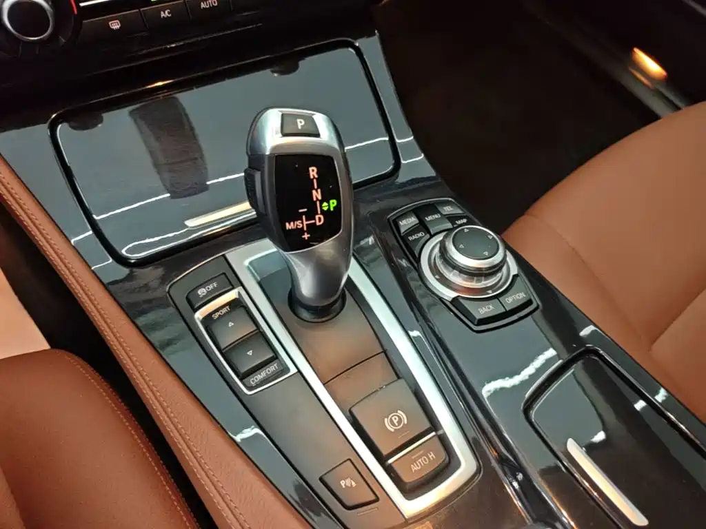 BMW 5 Series — миниатюра 14