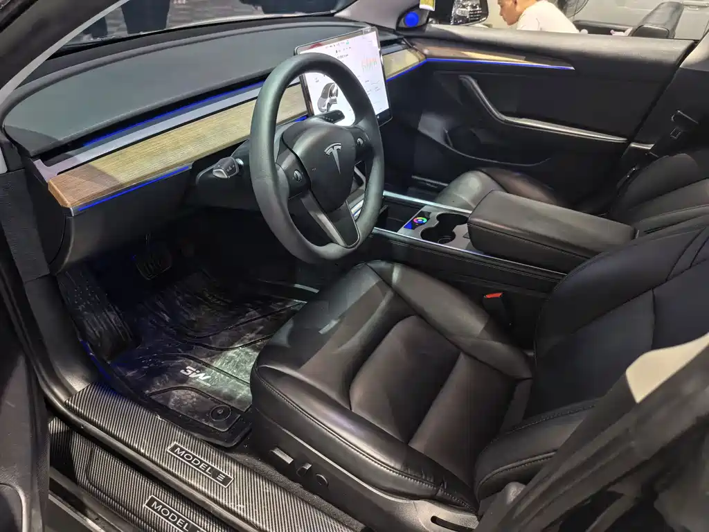 Tesla Model 3 — миниатюра 7