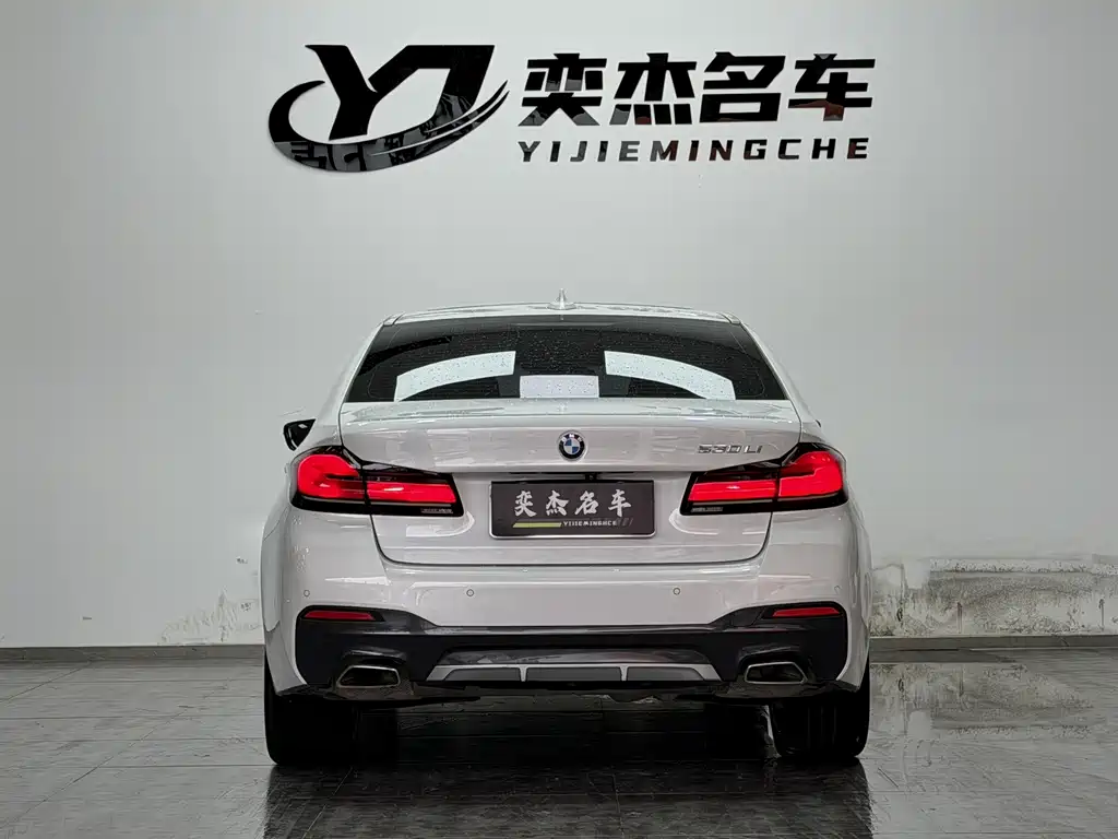 BMW 5 Series — миниатюра 8