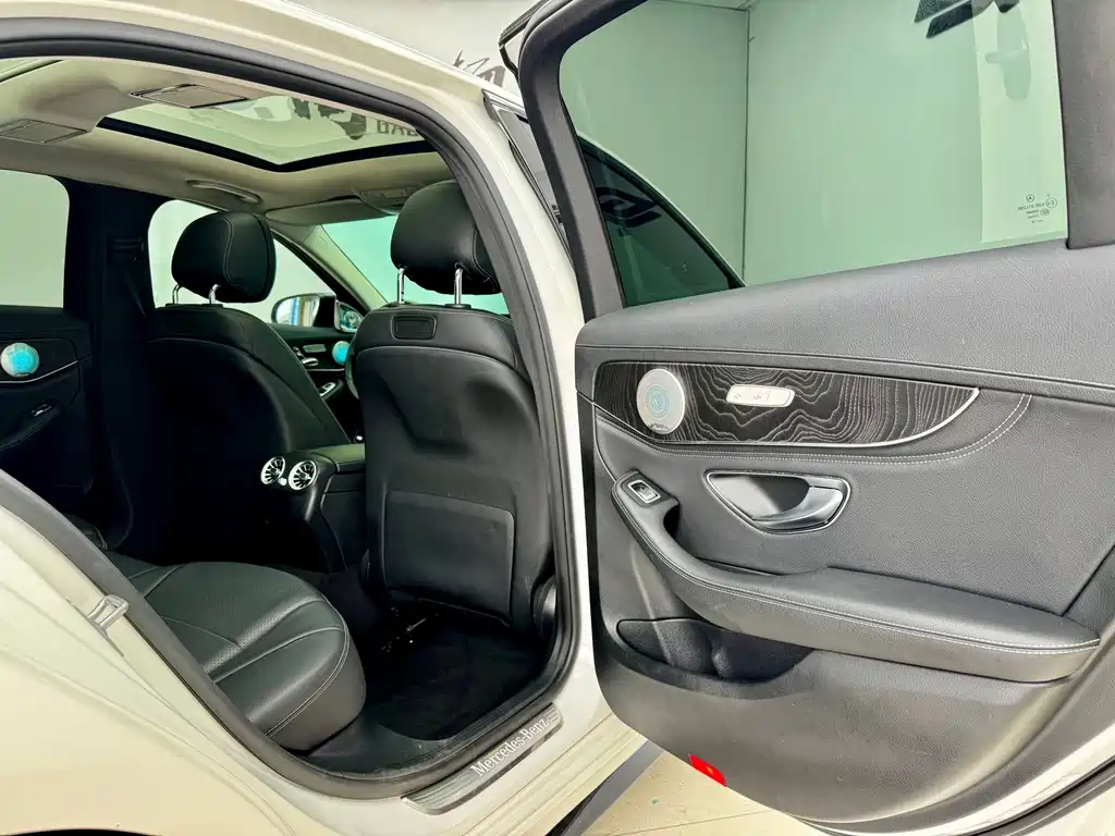 Mercedes-Benz C-Class — миниатюра 11