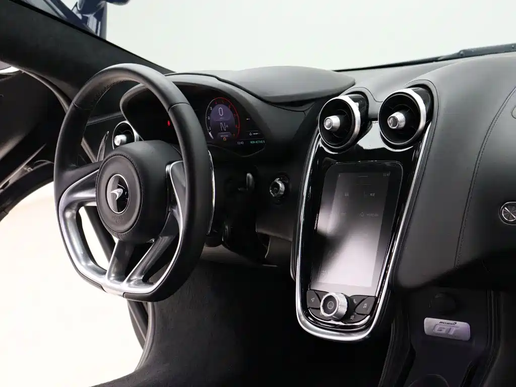 McLaren GT — миниатюра 12