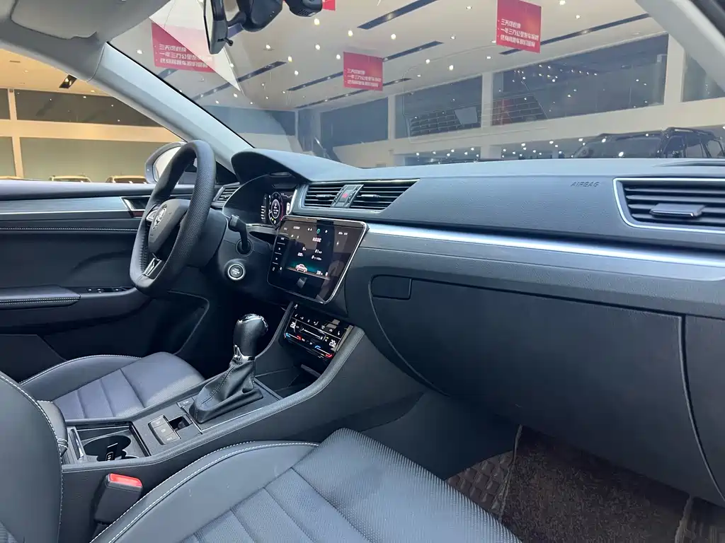 Skoda Superb TSI280 DSG Premium Edition, фото 17