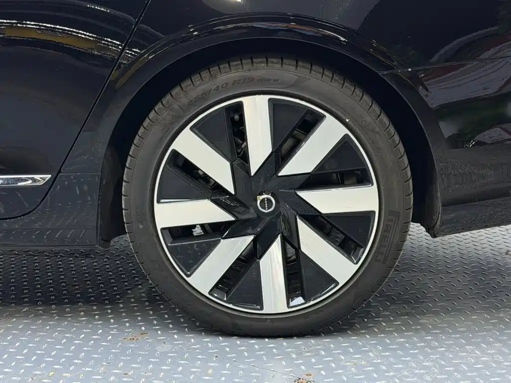 Volvo S90 PHEV — миниатюра 9