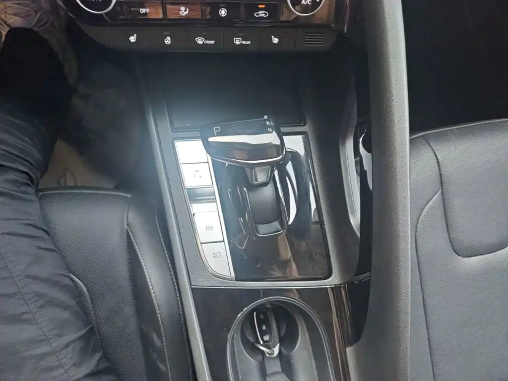 Hyundai Elantra — миниатюра 14