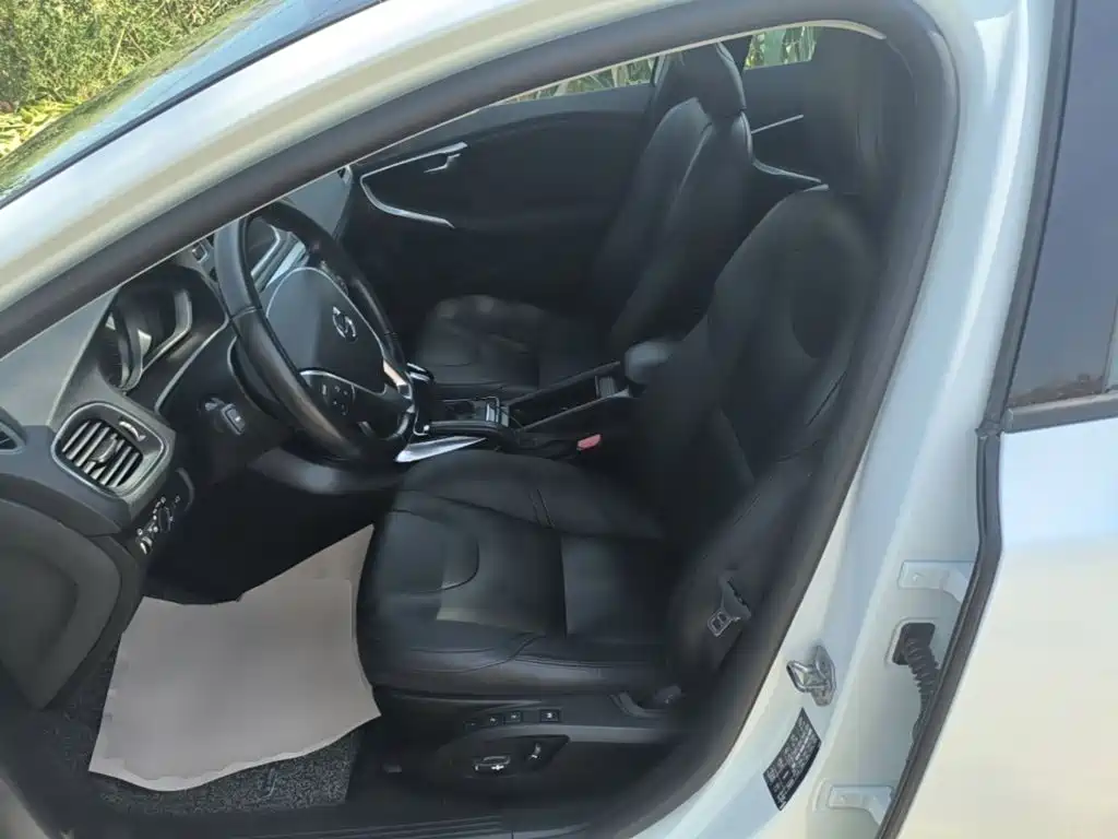 Volvo V40 — миниатюра 15