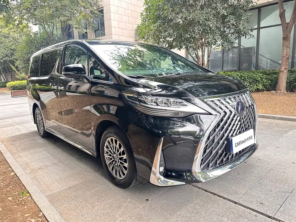 Lexus LM 2020 300h мест