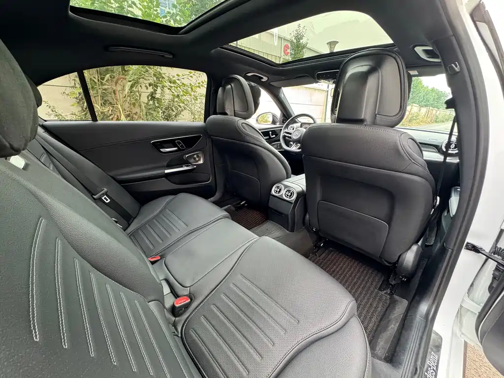 Mercedes-Benz C-Class — миниатюра 13