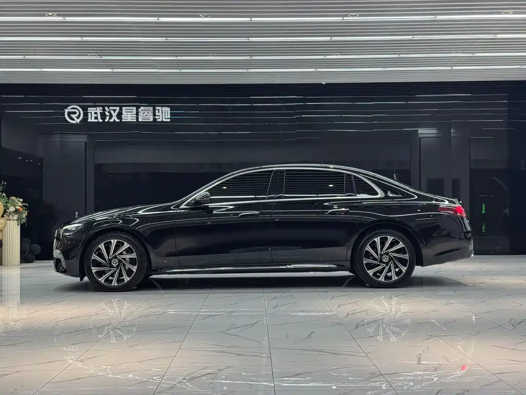 Mercedes-Benz E-Class E 2024 E 300 L Luxury