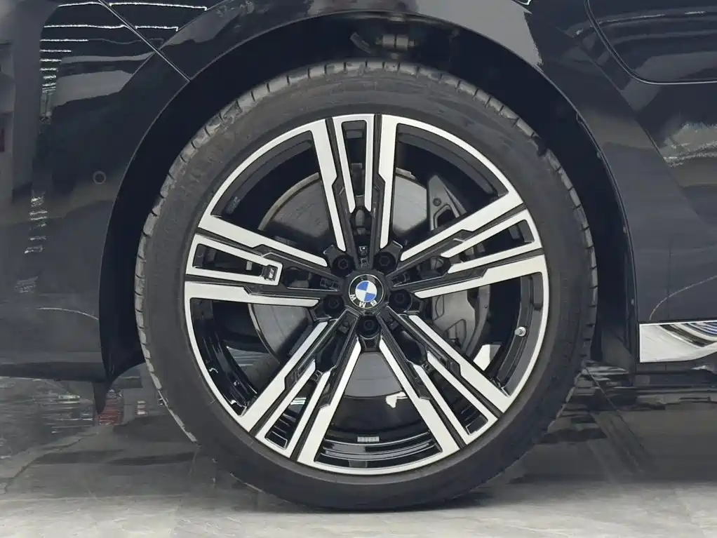 BMW i7 — миниатюра 4