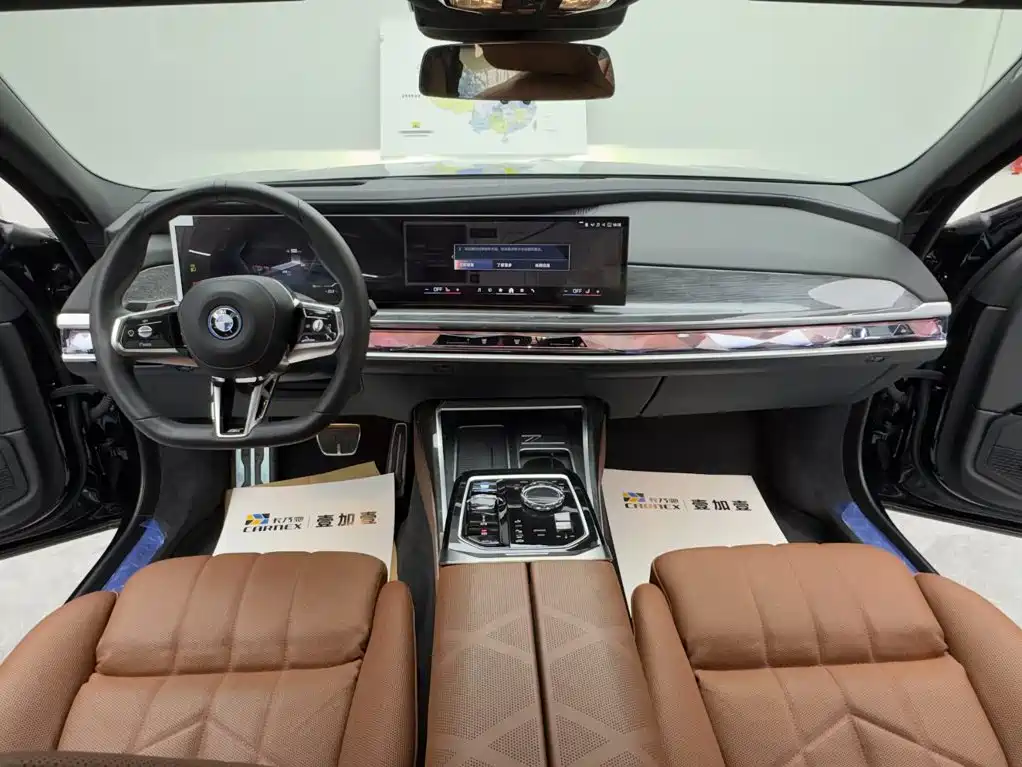 BMW i7 — миниатюра 8