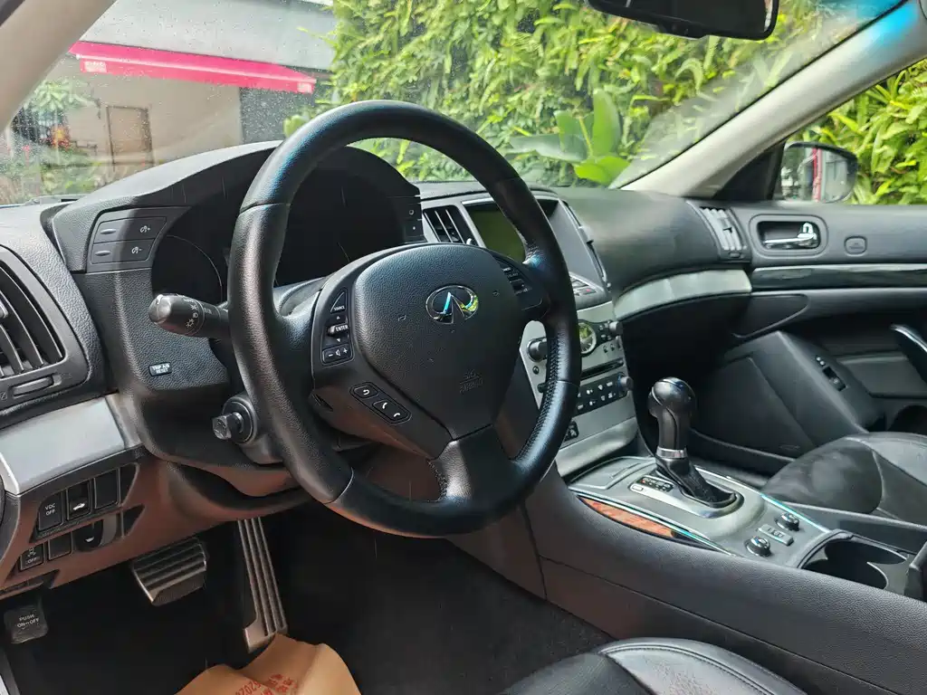 Infiniti M — миниатюра 10