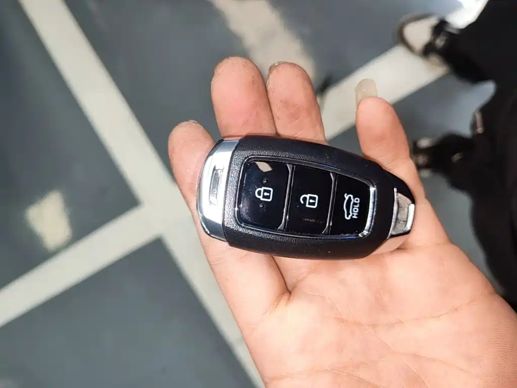 Hyundai Elantra — миниатюра 9