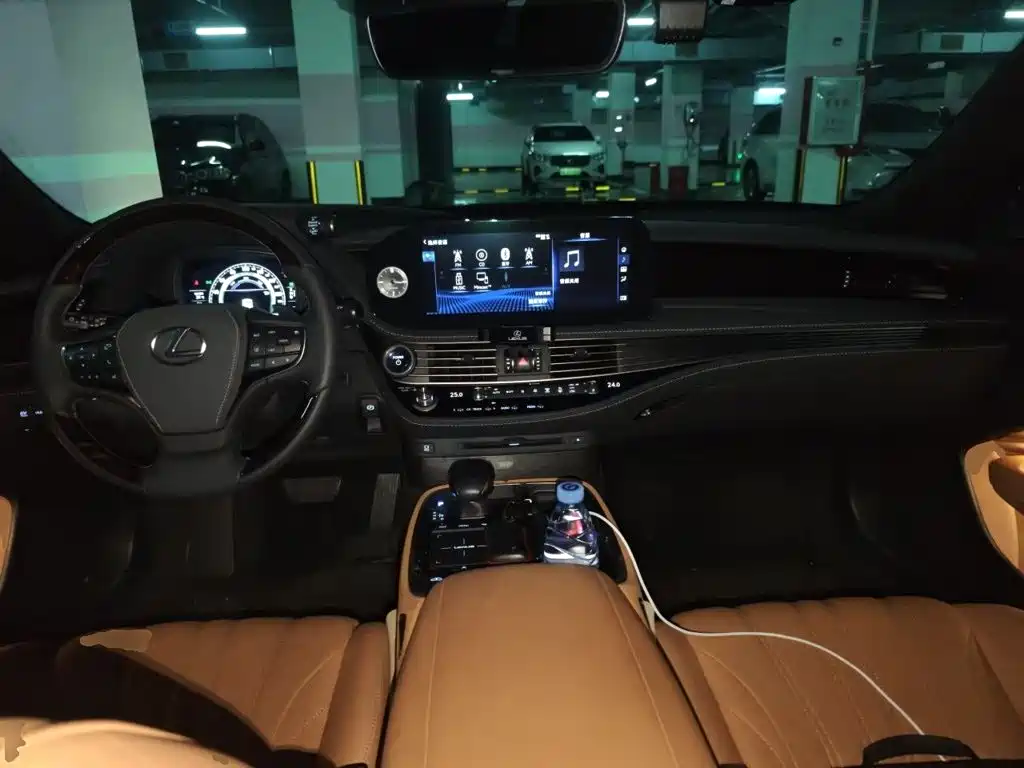 Lexus LS — миниатюра 5