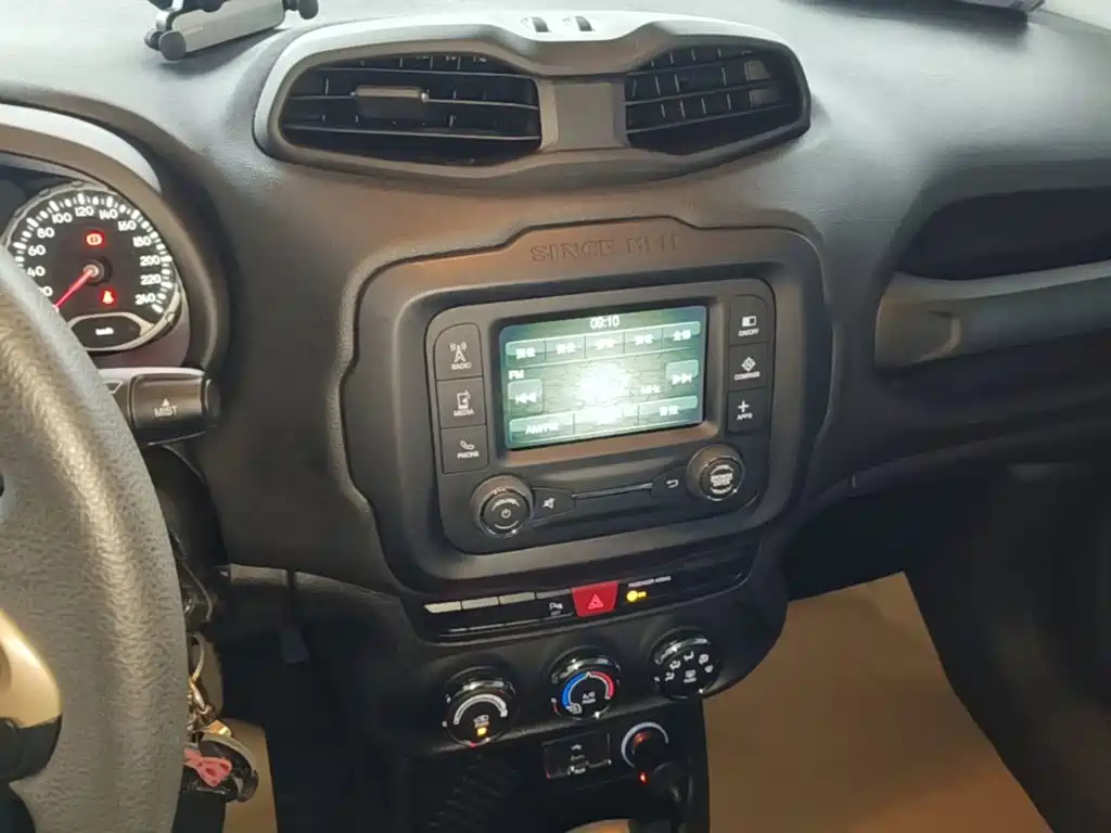 Jeep Renegade — миниатюра 13